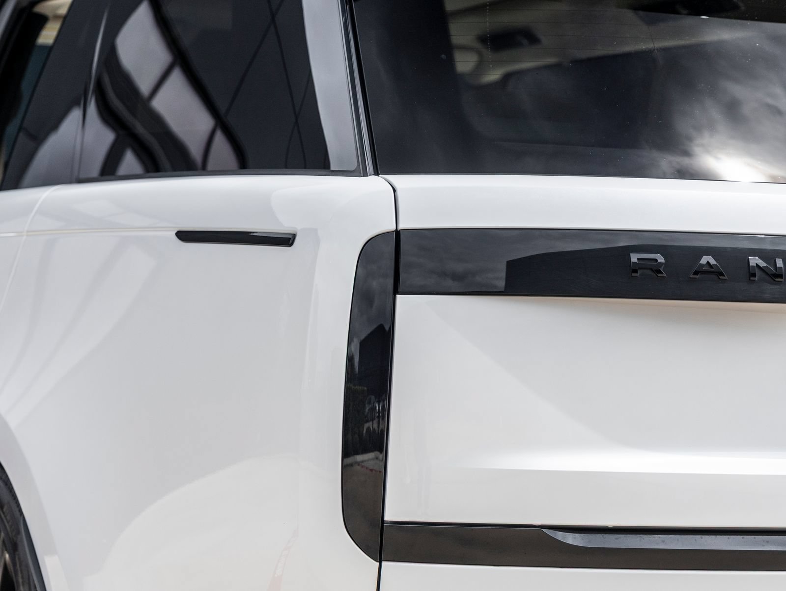Used 2025 Land Rover Range Rover SE AWD/4WD image 12