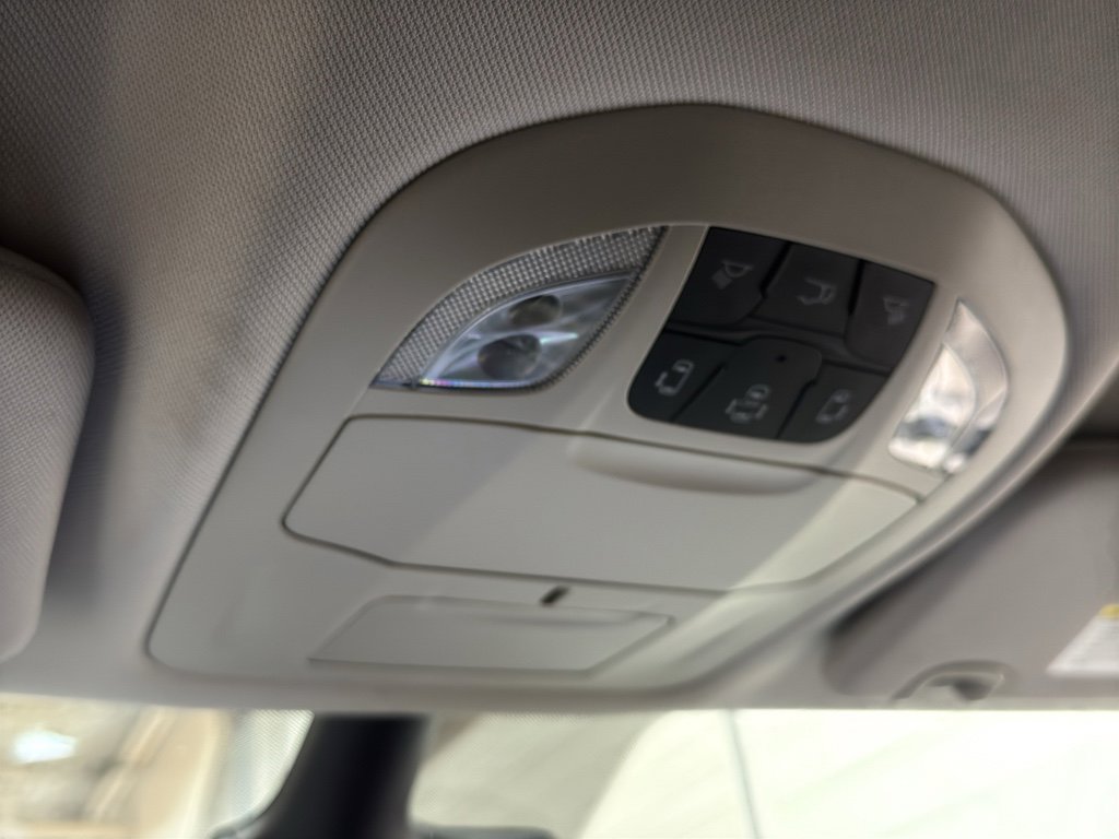 Used 2024 Chrysler Pacifica Touring-L image 37