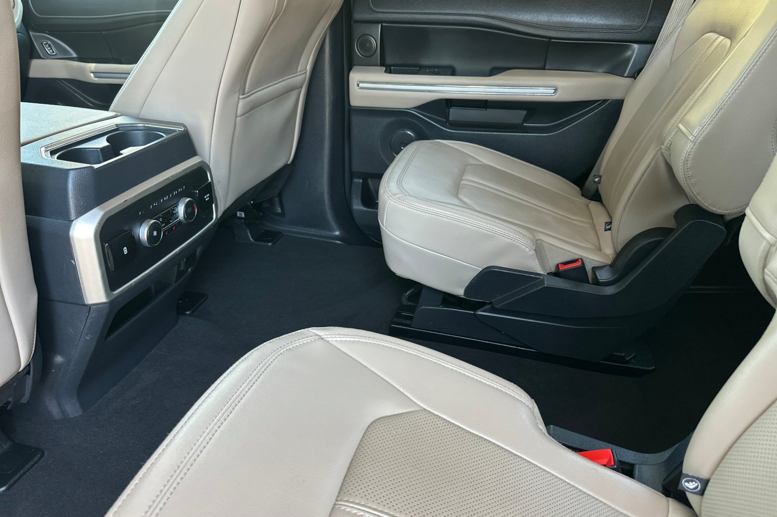 Used 2024 Ford Expedition Limited RWD image 11