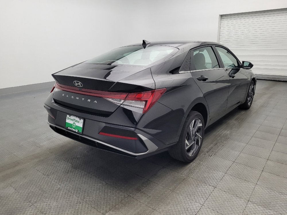 Used 2025 Hyundai Elantra SEL image 9