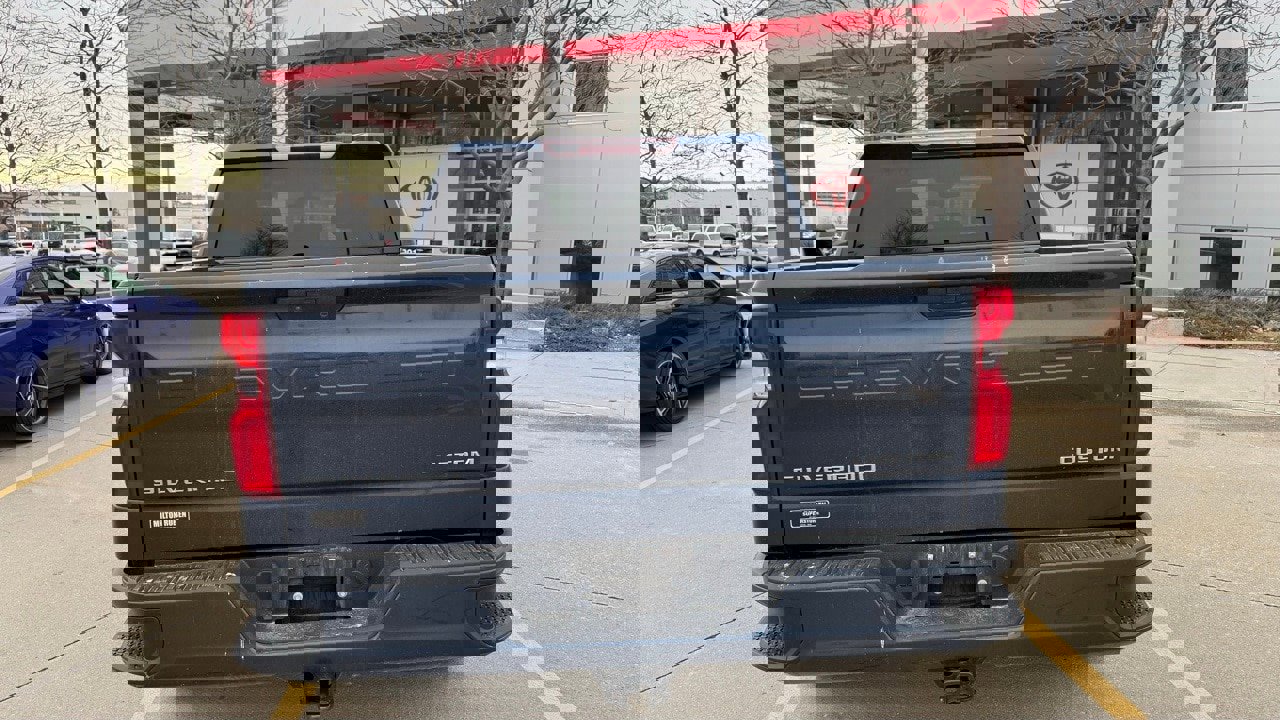 Used 2021 Chevrolet Silverado 1500 Custom w/ Safety Confidence Package image 4