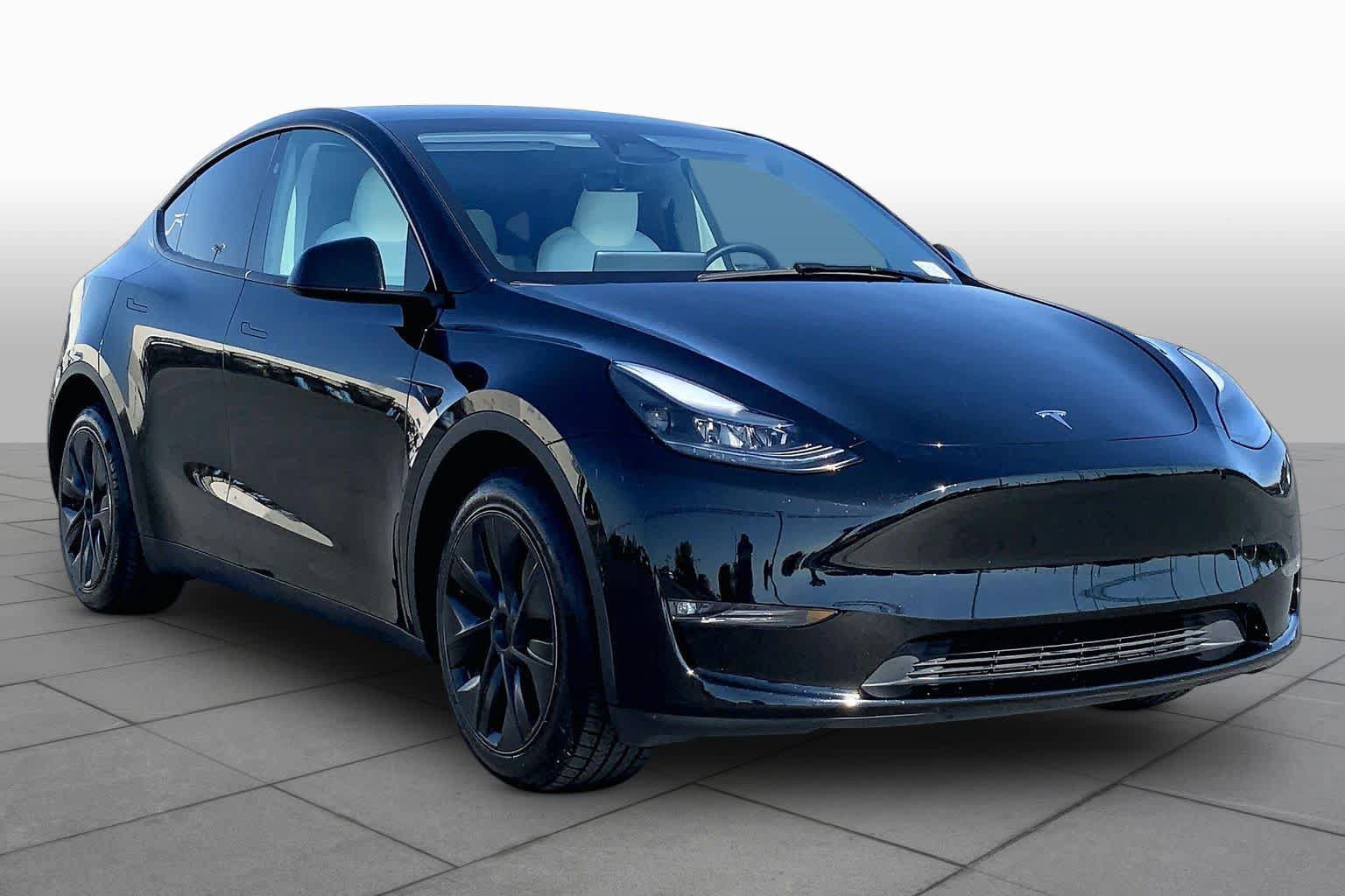 Used 2024 Tesla Model Y Long Range AWD/4WD image 2