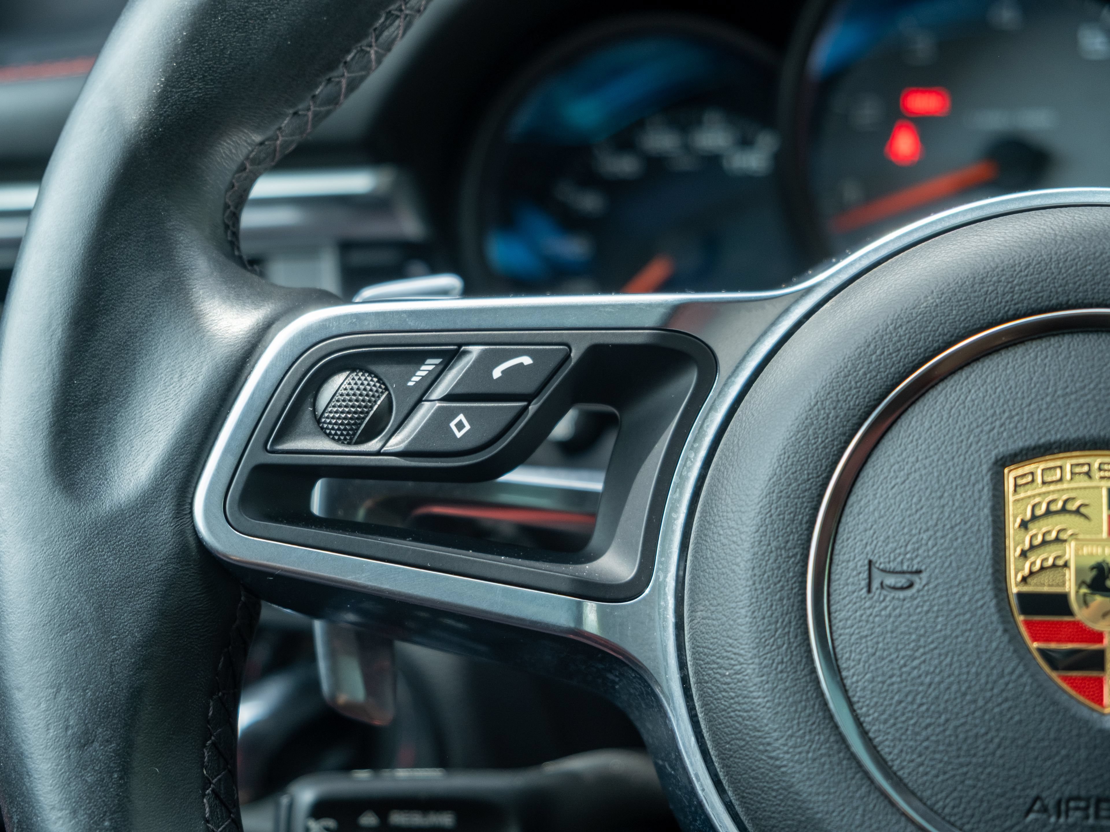 Certified 2021 Porsche Macan S AWD/4WD image 25