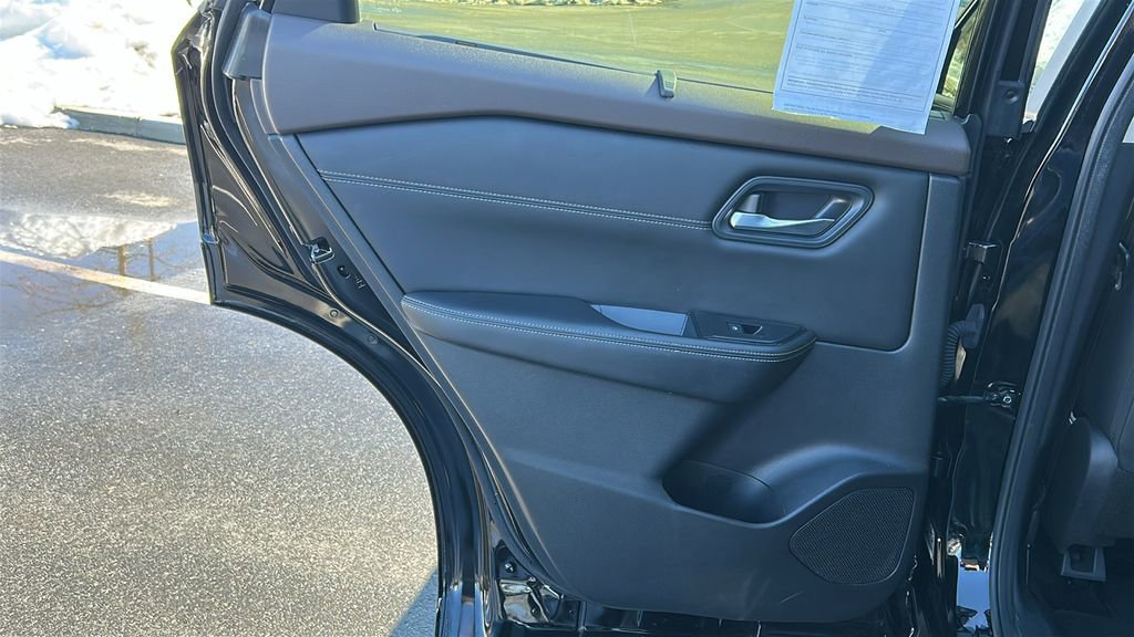 Used 2023 Nissan Rogue SV w/ SV Premium B Package image 22