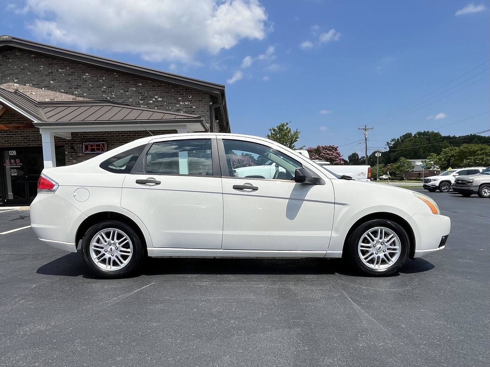 Used 2009 Ford Focus SE FWD image 21
