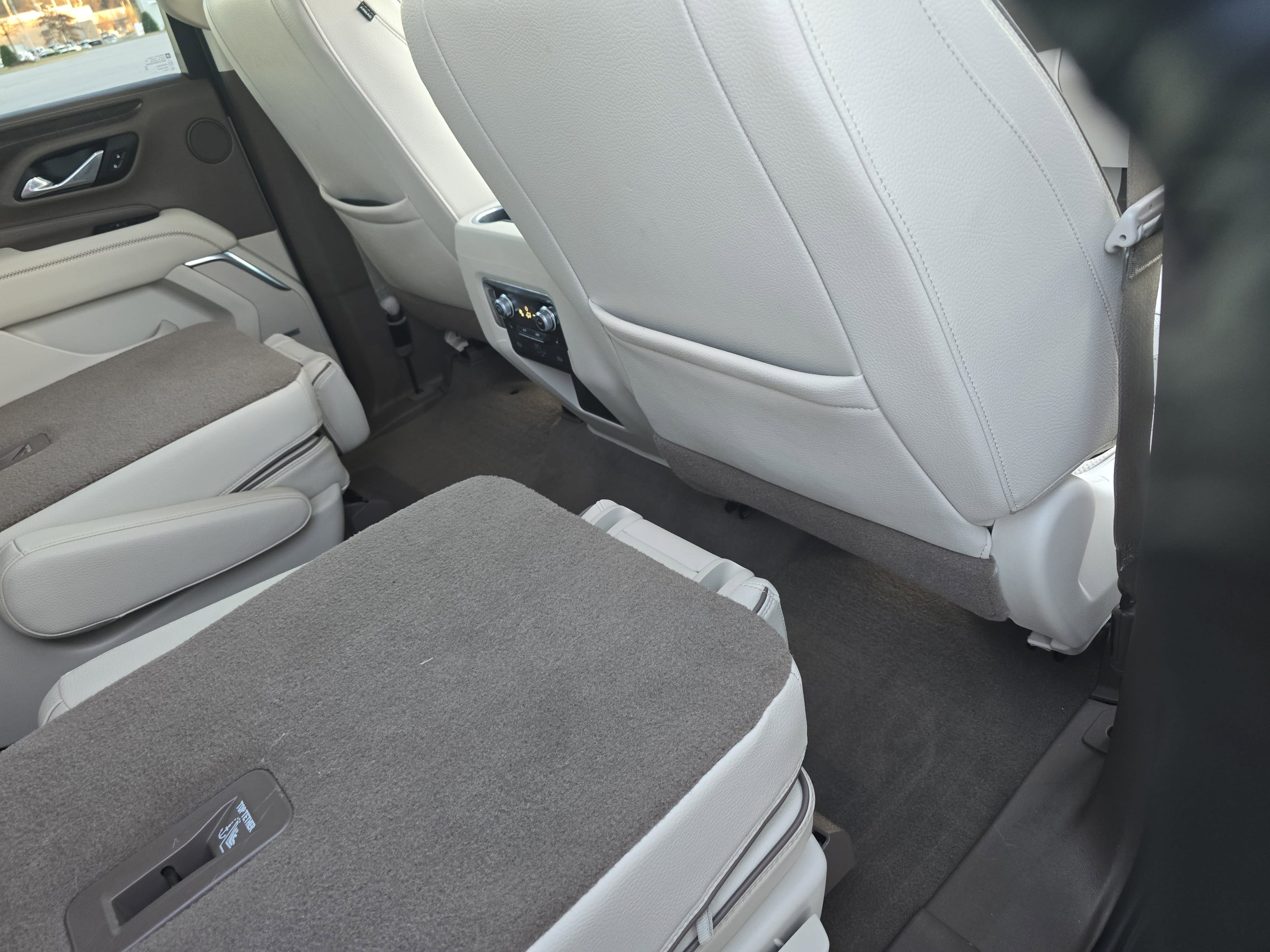 Used 2021 GMC Yukon Denali w/ Denali Premium Package image 11