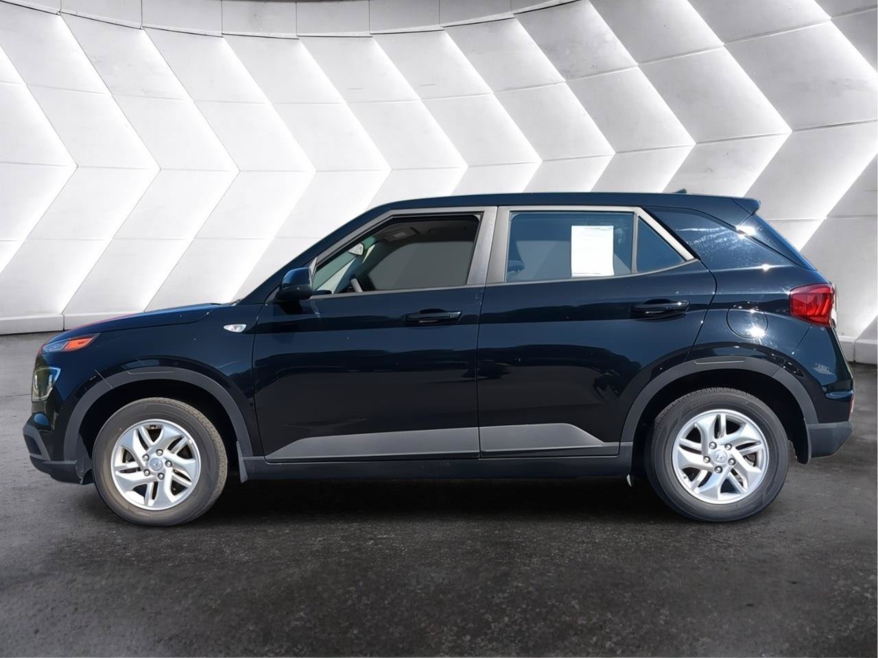 Used 2021 Hyundai Venue SE FWD image 25