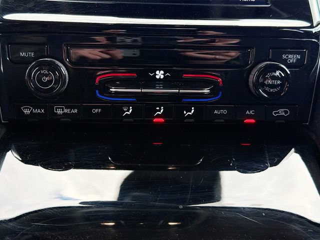 Used 2023 Jeep Grand Cherokee Laredo AWD/4WD image 16