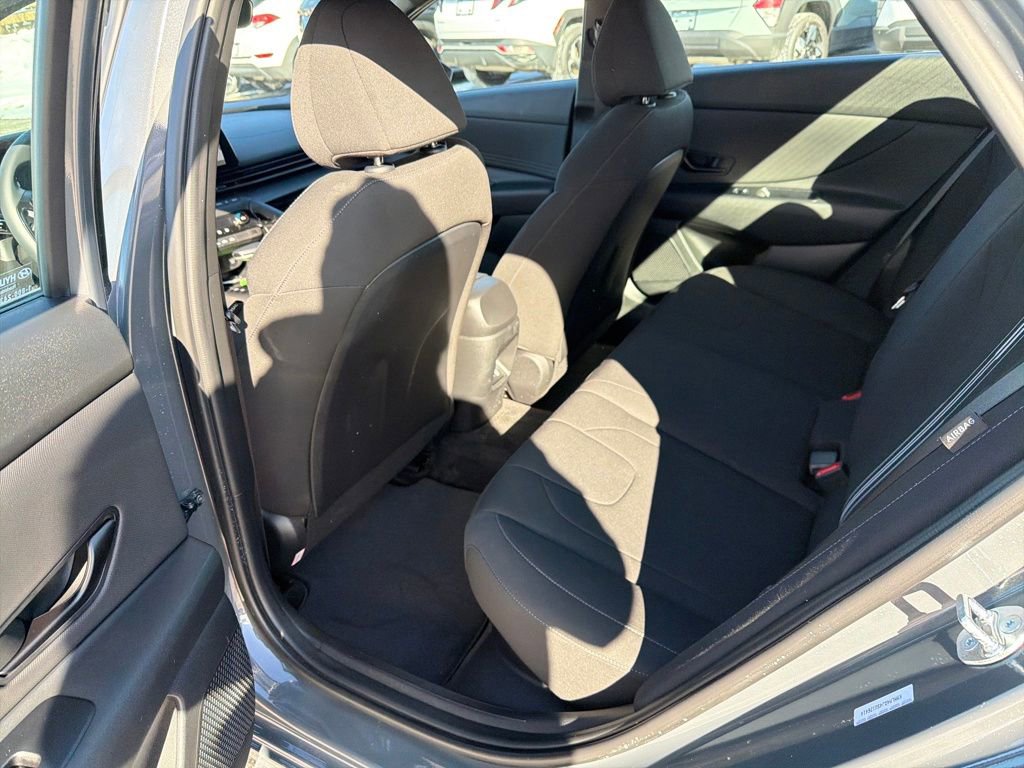 Certified 2025 Hyundai Elantra SEL image 24