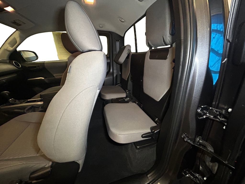 Used 2022 Toyota Tacoma SR5 w/ SR5 Appearance Package (SM) image 11