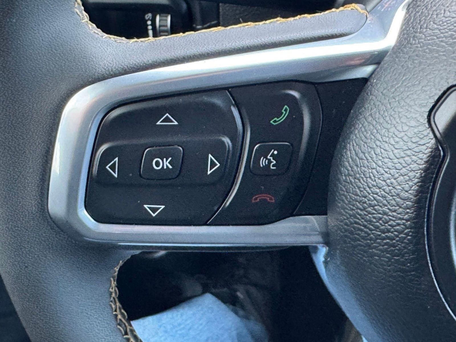 Used 2024 Jeep Wrangler Sahara w/ Technology Group AWD/4WD image 31