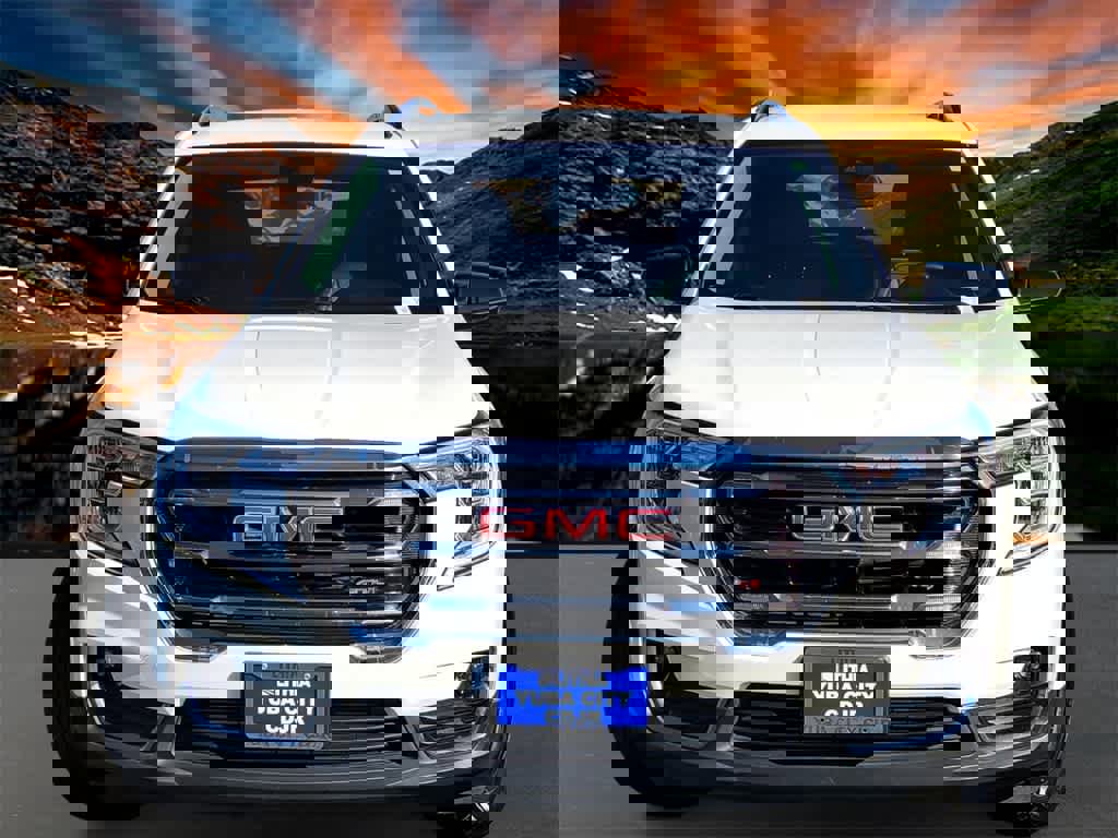 Used 2023 GMC Terrain AT4 image 2