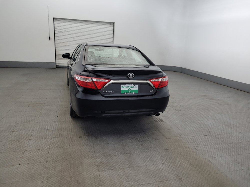 Used 2016 Toyota Camry SE w/ Moonroof Package FWD image 6