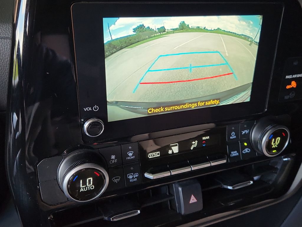 Used 2025 Toyota Highlander LE FWD image 23
