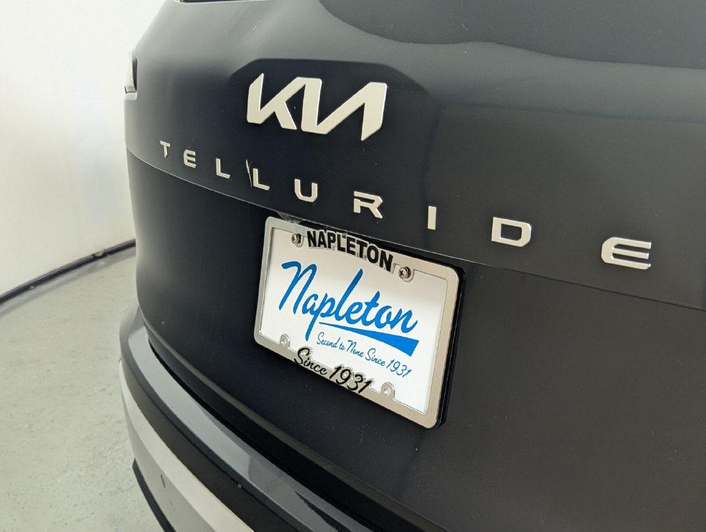 Used 2024 Kia Telluride EX w/ EX Captain's Chair Package FWD image 7