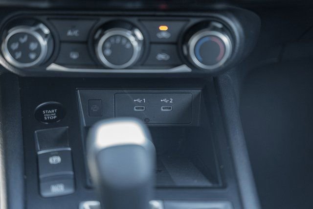 Used 2025 Nissan Kicks SV image 32