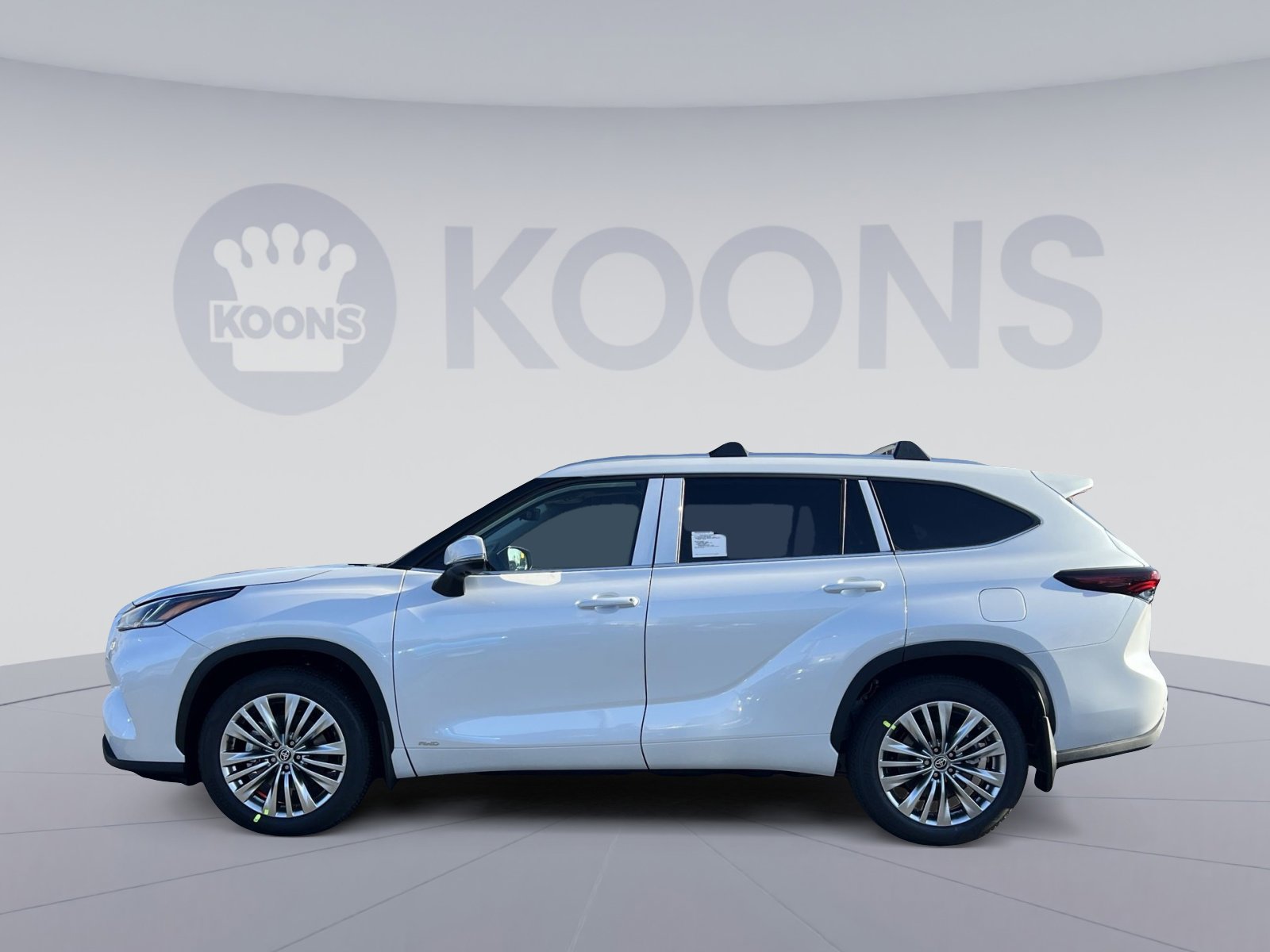 New 2026 Toyota Highlander Platinum image 2