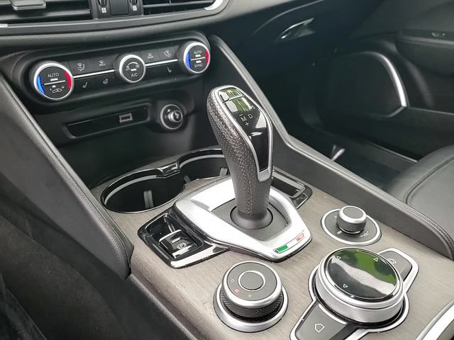 Used 2023 Alfa Romeo Giulia Ti AWD/4WD image 27