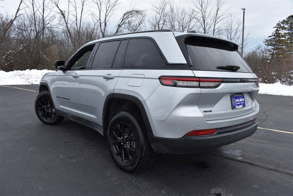 Used 2024 Jeep Grand Cherokee Altitude image 7