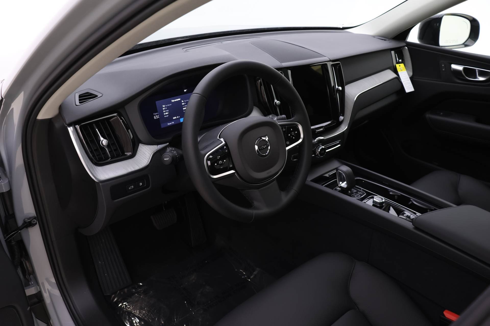 New 2025 Volvo XC60 T8 Plus w/ Protection Package Premier image 6