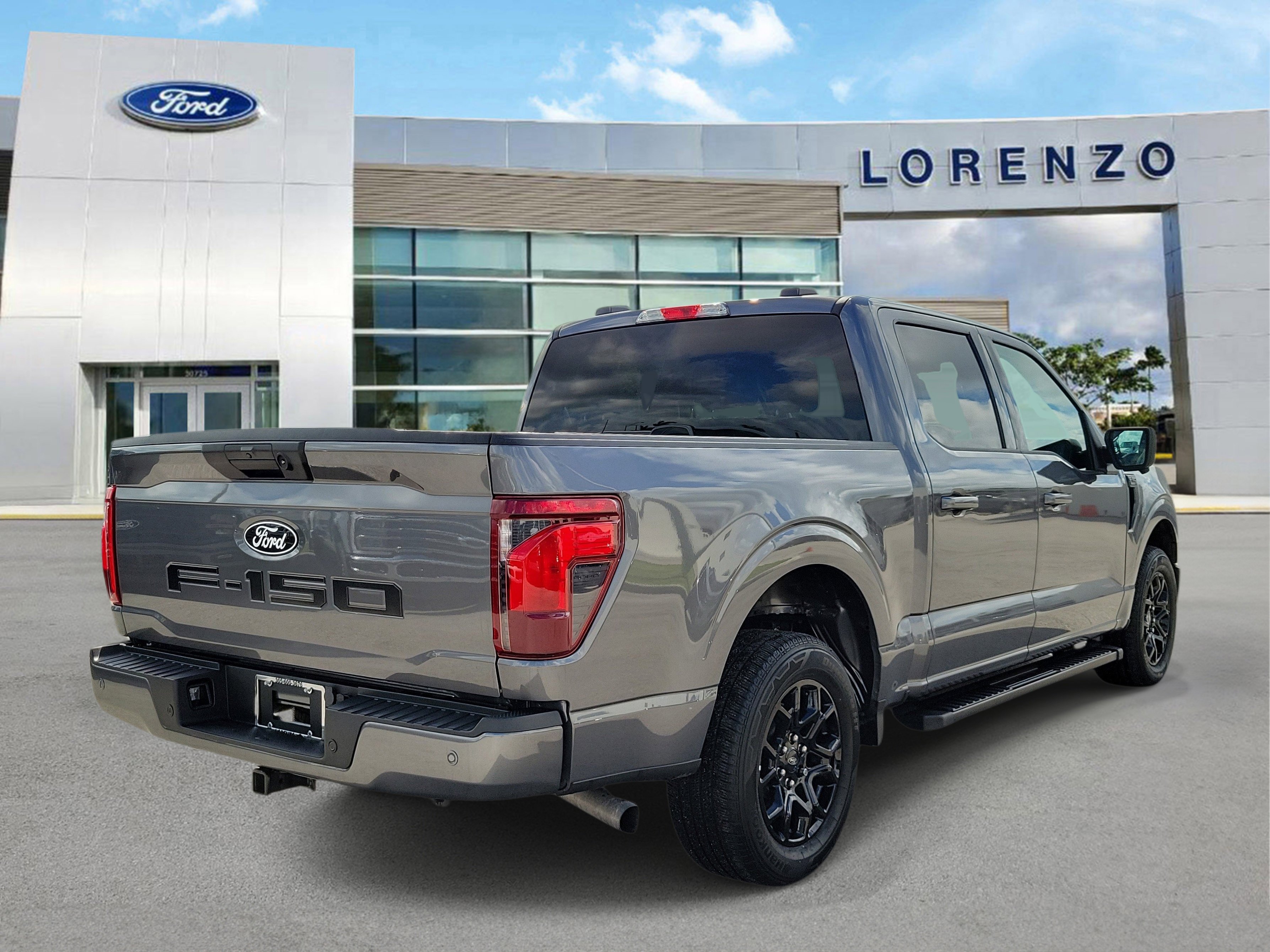 Used 2024 Ford F150 XLT w/ XLT Black Appearance Package RWD image 5