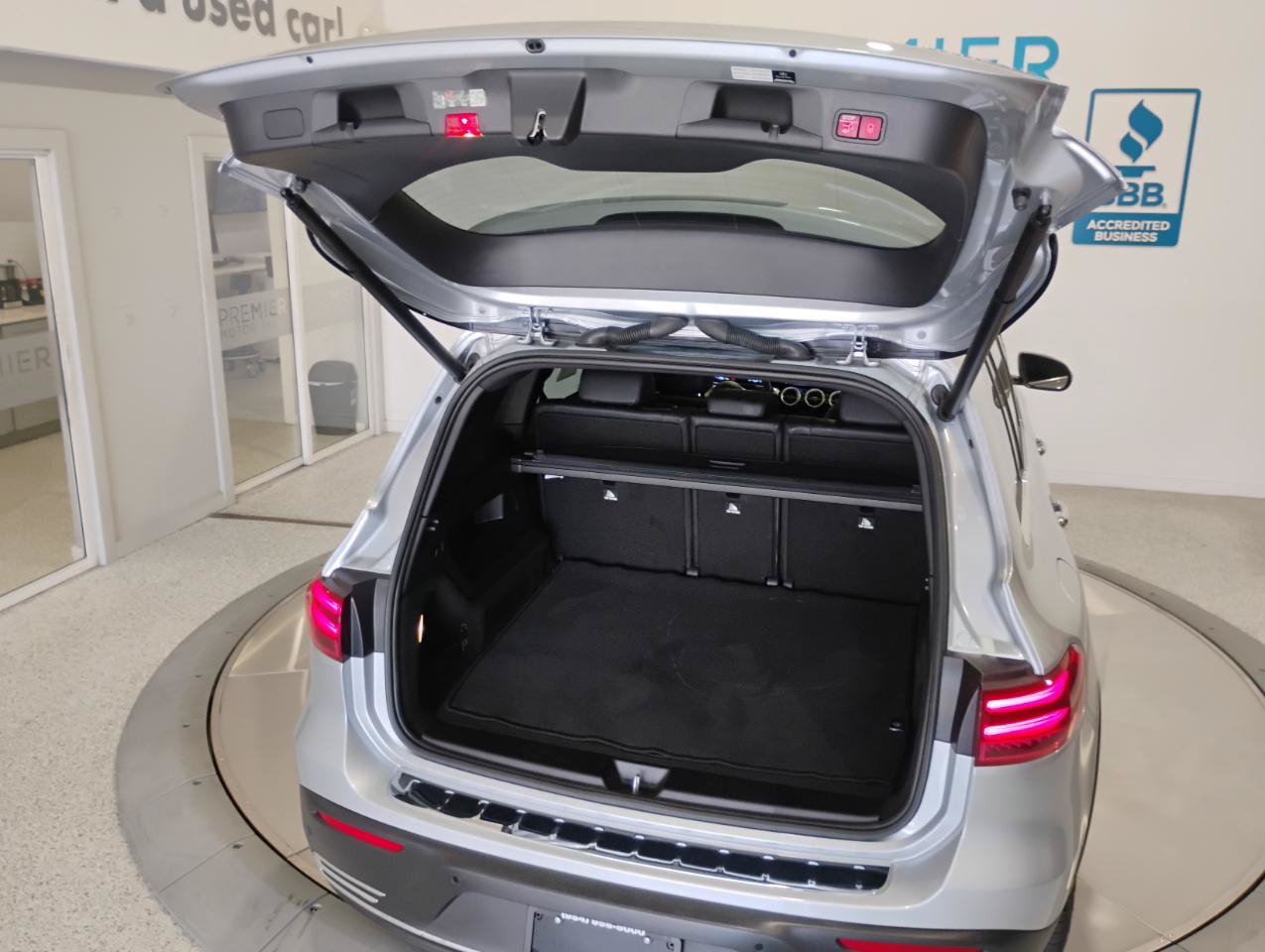 Used 2024 Mercedes-Benz EQB 300 4MATIC image 36