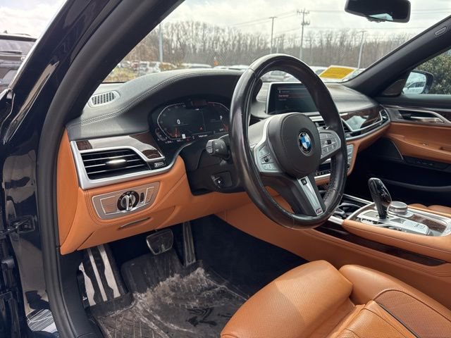 Used 2021 BMW 750i xDrive w/ M Sport Package image 30