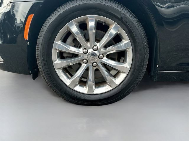 Used 2016 Chrysler 300 C image 33