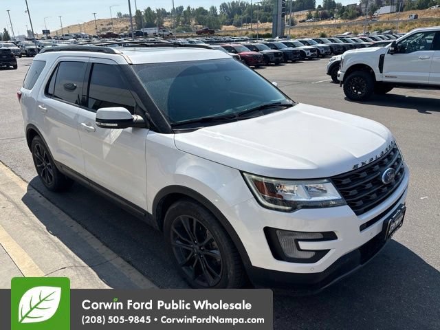 Used 2017 Ford Explorer XLT w/ Equipment Group 202A FWD image 3