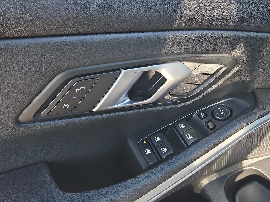 Used 2025 BMW 330i Sedan RWD image 15