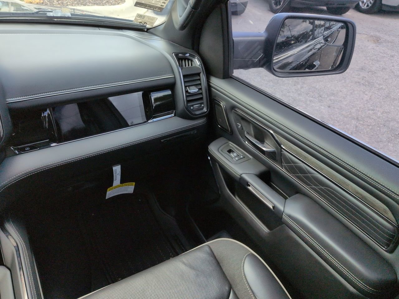 Used 2025 RAM 1500 Limited w/ Body Color Bumper Group AWD/4WD image 17