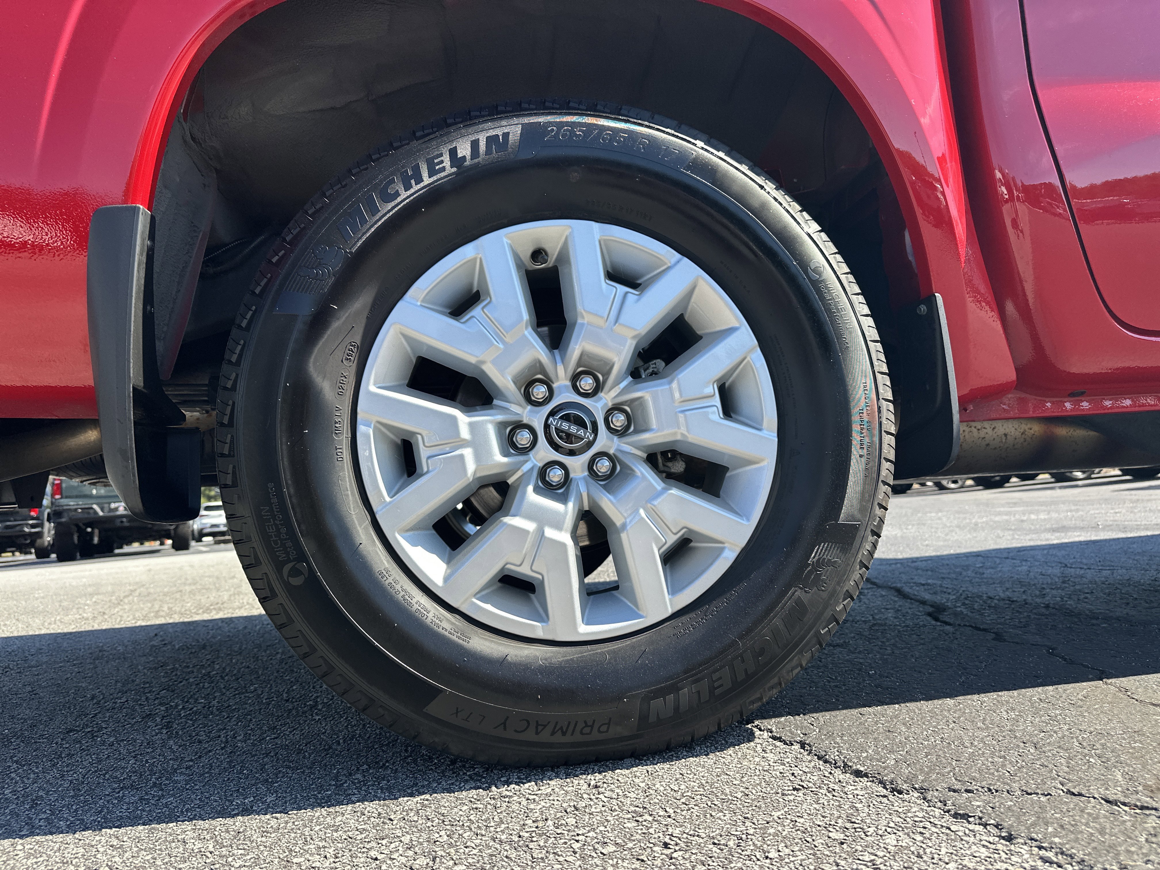 Used 2024 Nissan Frontier SV w/ SV Convenience Package image 18