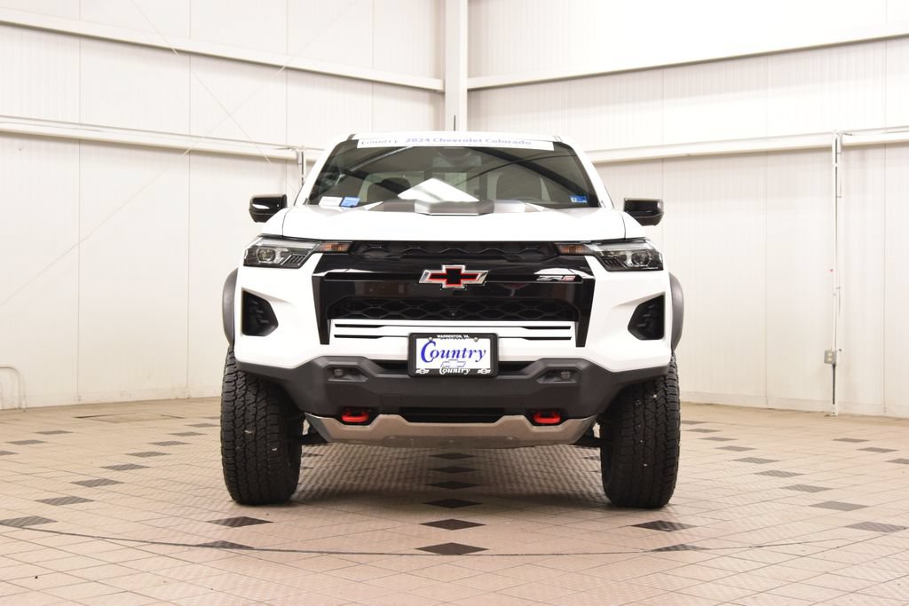 Used 2024 Chevrolet Colorado ZR2 w/ ZR2 Convenience Package III AWD/4WD image 2