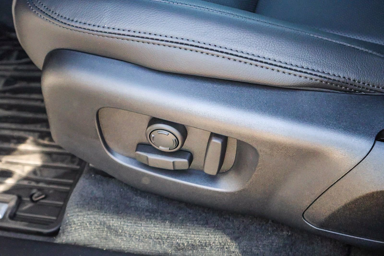 New 2026 Land Rover Range Rover Velar Dynamic SE image 31