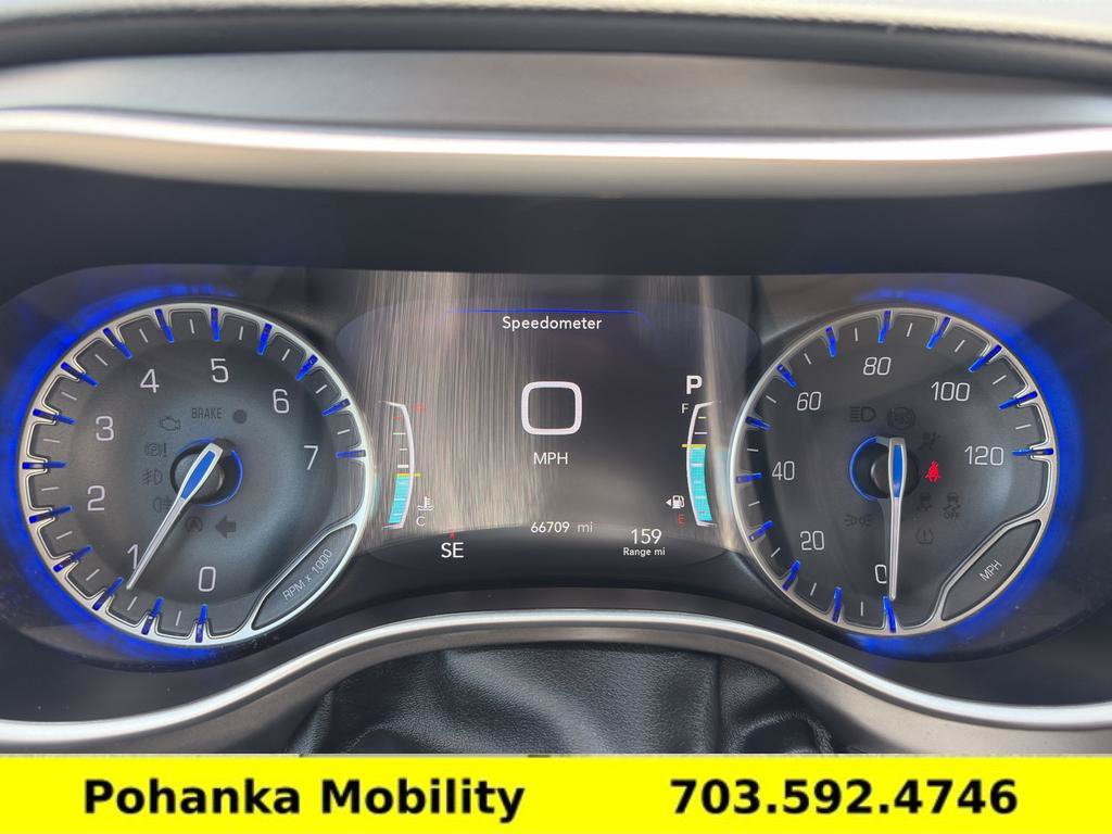 Used 2023 Chrysler Pacifica Touring-L FWD image 12