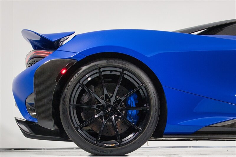 Used 2022 McLaren 765LT RWD image 17