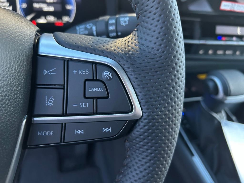 Used 2026 Toyota Sienna Platinum image 21