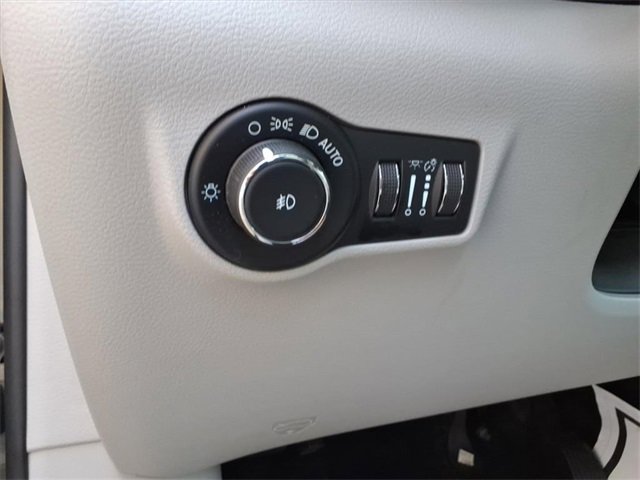 Used 2022 Jeep Compass Limited image 16