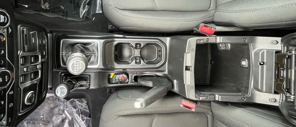 Used 2021 Jeep Wrangler Unlimited Sahara w/ Cold Weather Group image 15