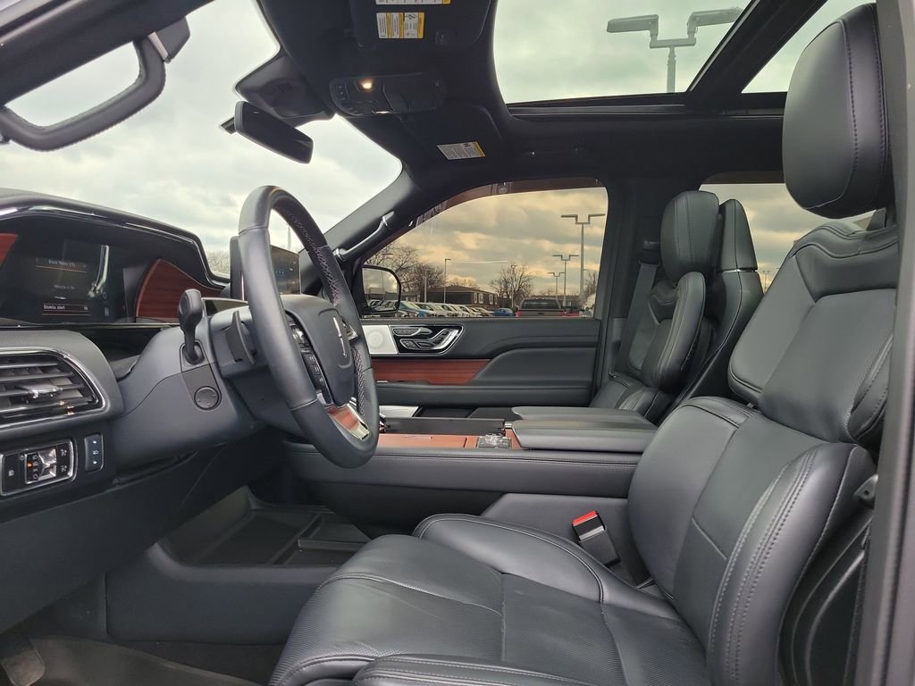 Used 2024 Lincoln Navigator L Reserve image 16