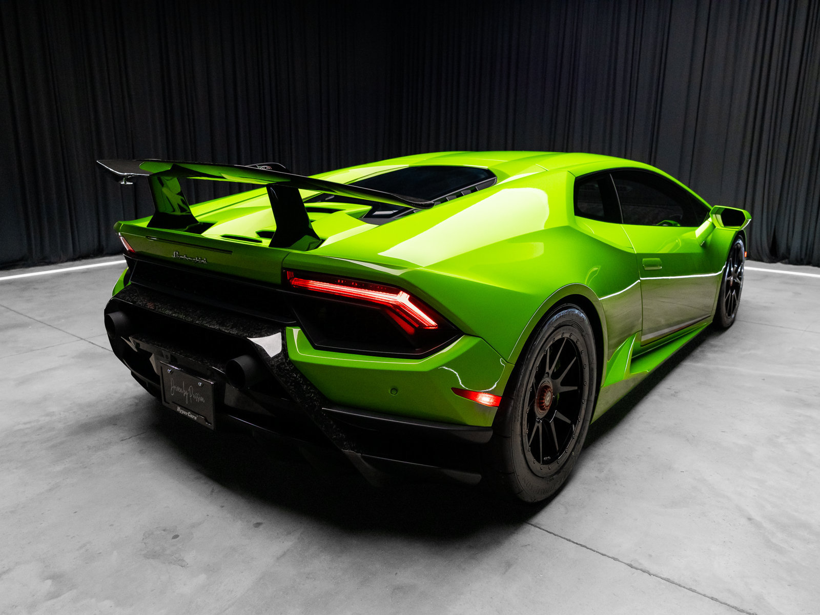 Used 2018 Lamborghini Huracan Performante AWD/4WD image 42