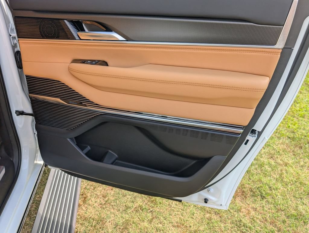 New 2026 Jeep Grand Wagoneer L Summit AWD/4WD image 32