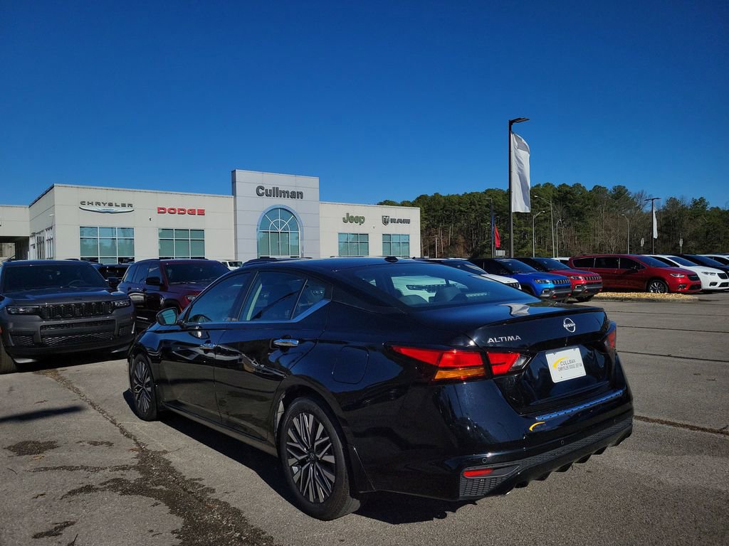 Used 2023 Nissan Altima 2.5 SV w/ SV Premium Package image 5
