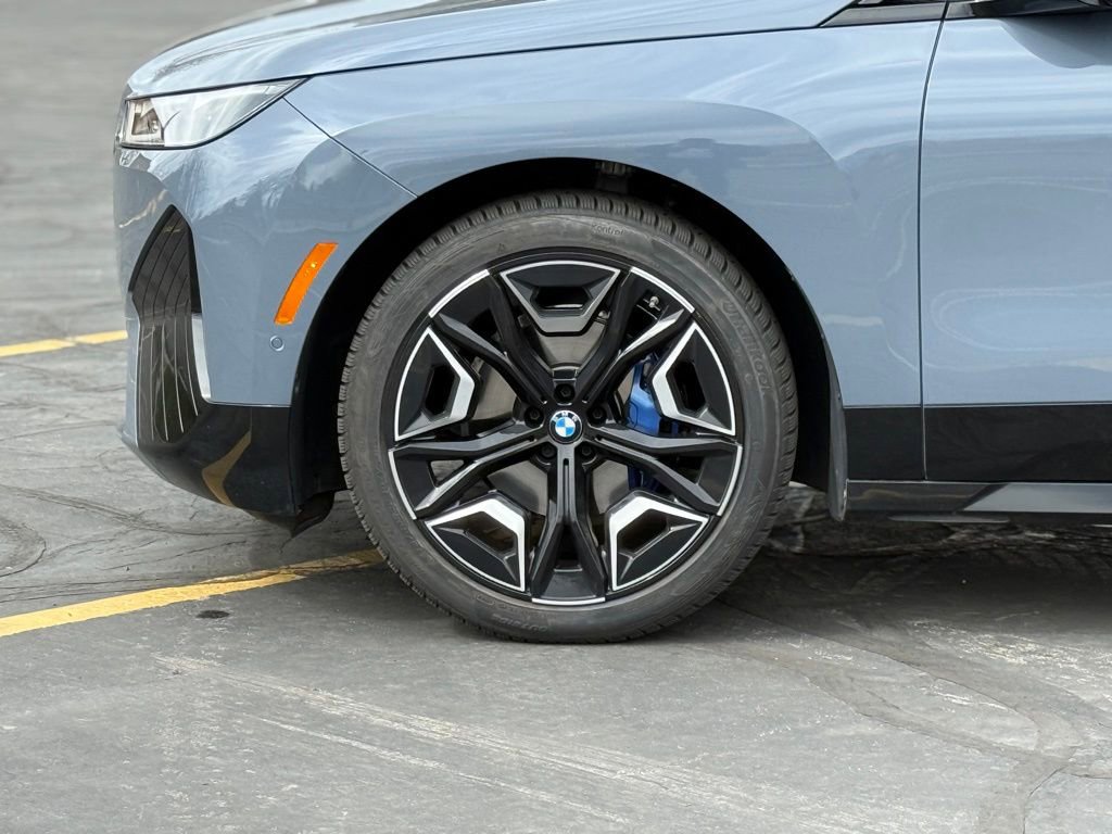 Used 2025 BMW iX xDrive50 w/ Premium Package image 8
