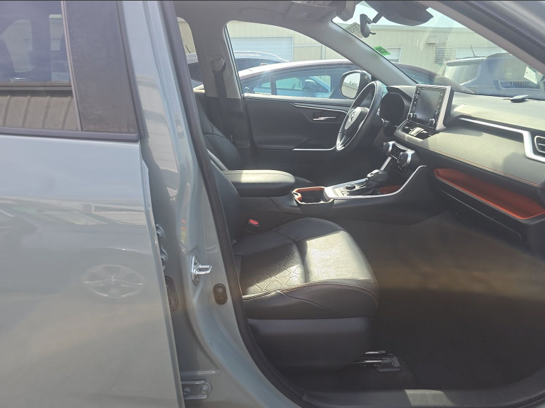 Used 2019 Toyota RAV4 Adventure w/ Cold Weather Package AWD/4WD image 10
