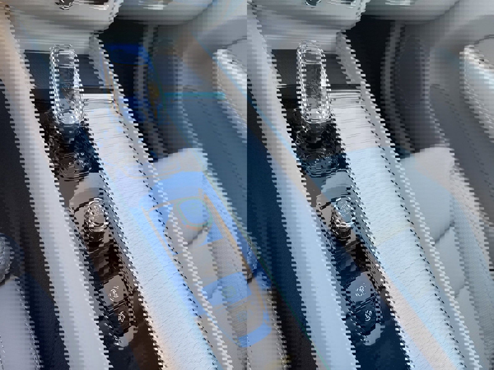 New 2026 Volvo XC60 B5 Ultra w/ Climate Package image 22