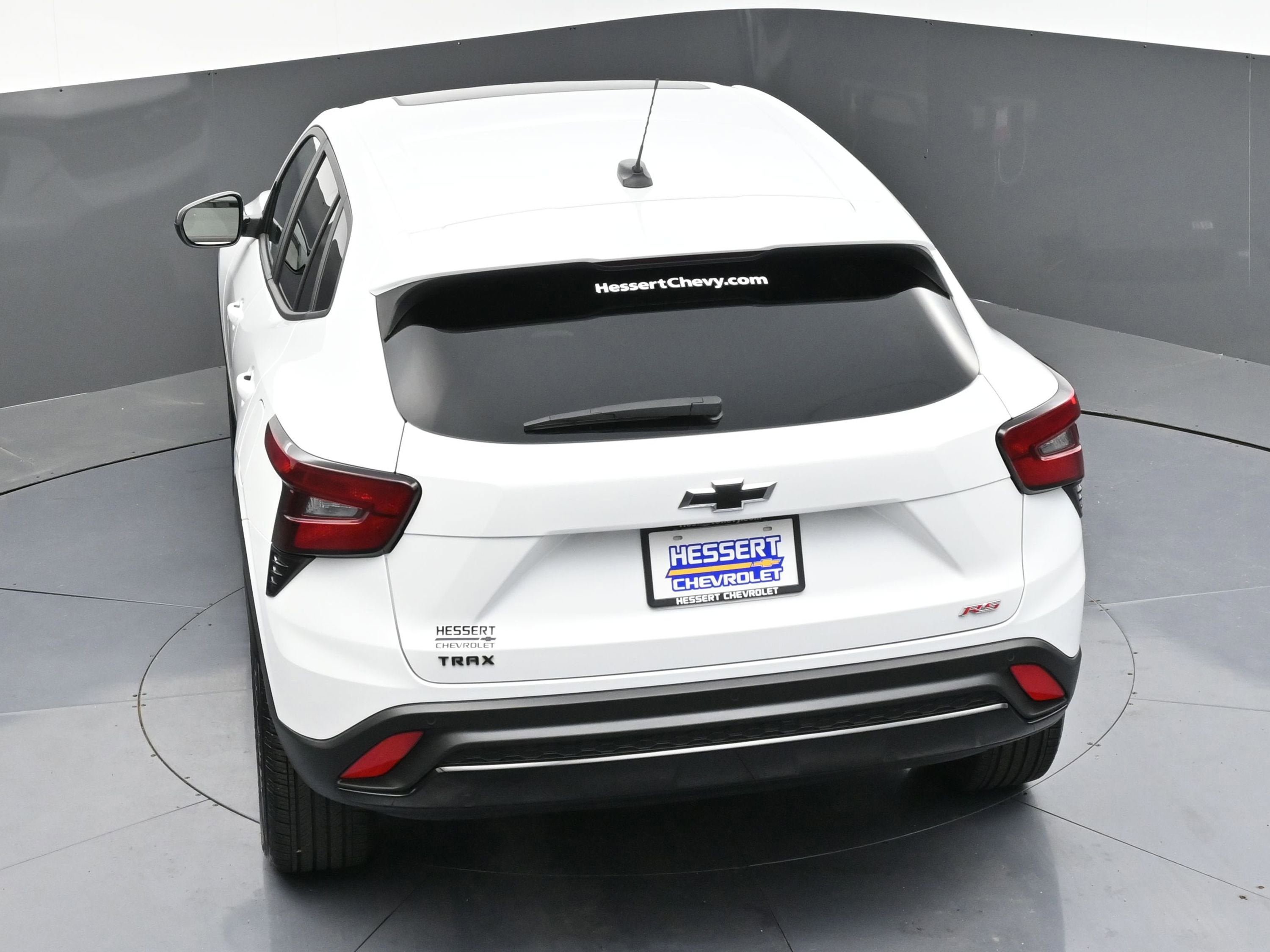 Used 2025 Chevrolet Trax RS w/ Sunroof Package FWD image 47