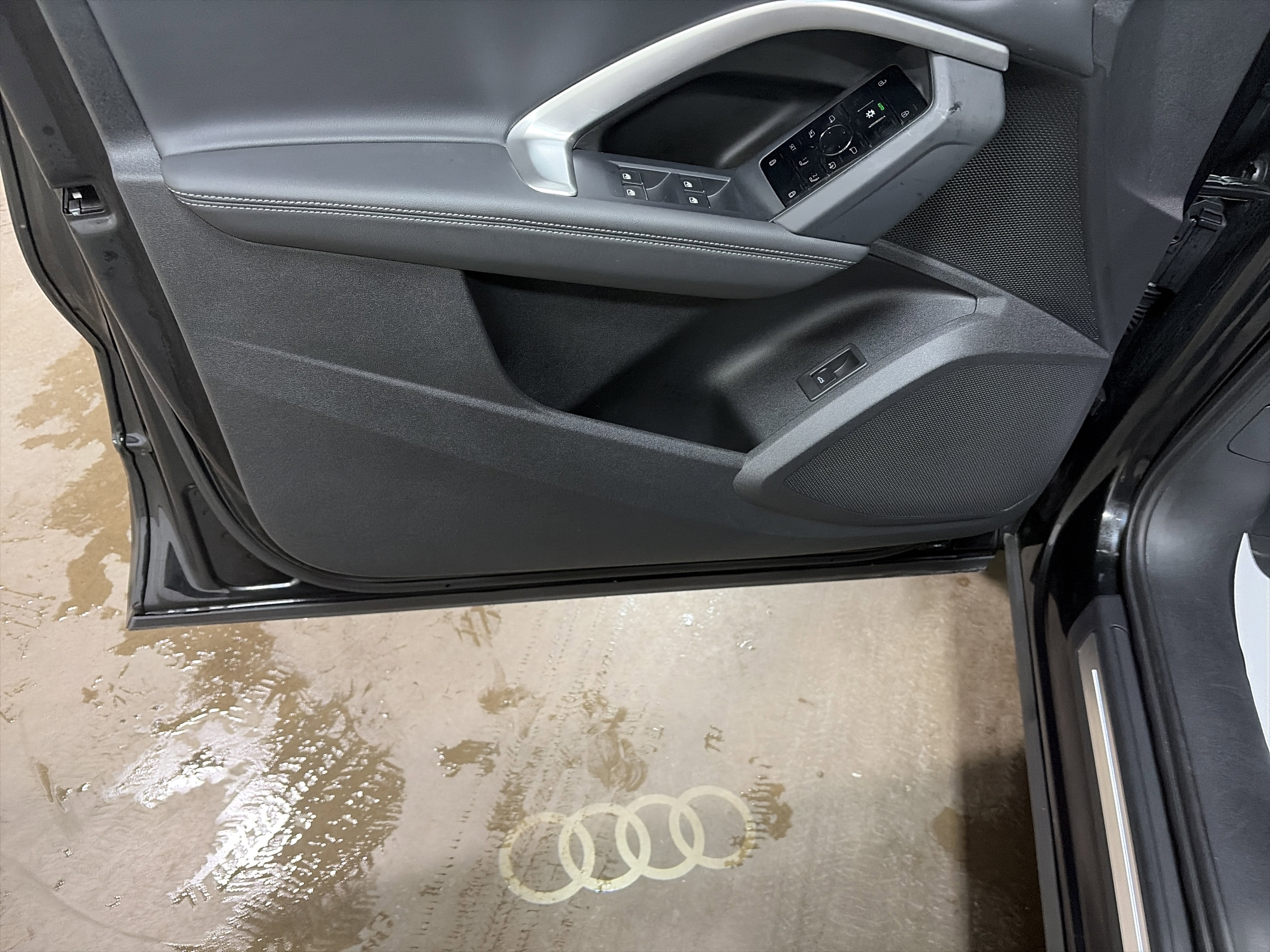 Certified 2025 Audi Q5 Premium w/ Convenience Package image 12