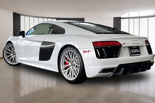 Used 2017 Audi R8 V10 w/ Carbon Exterior Package AWD/4WD image 4