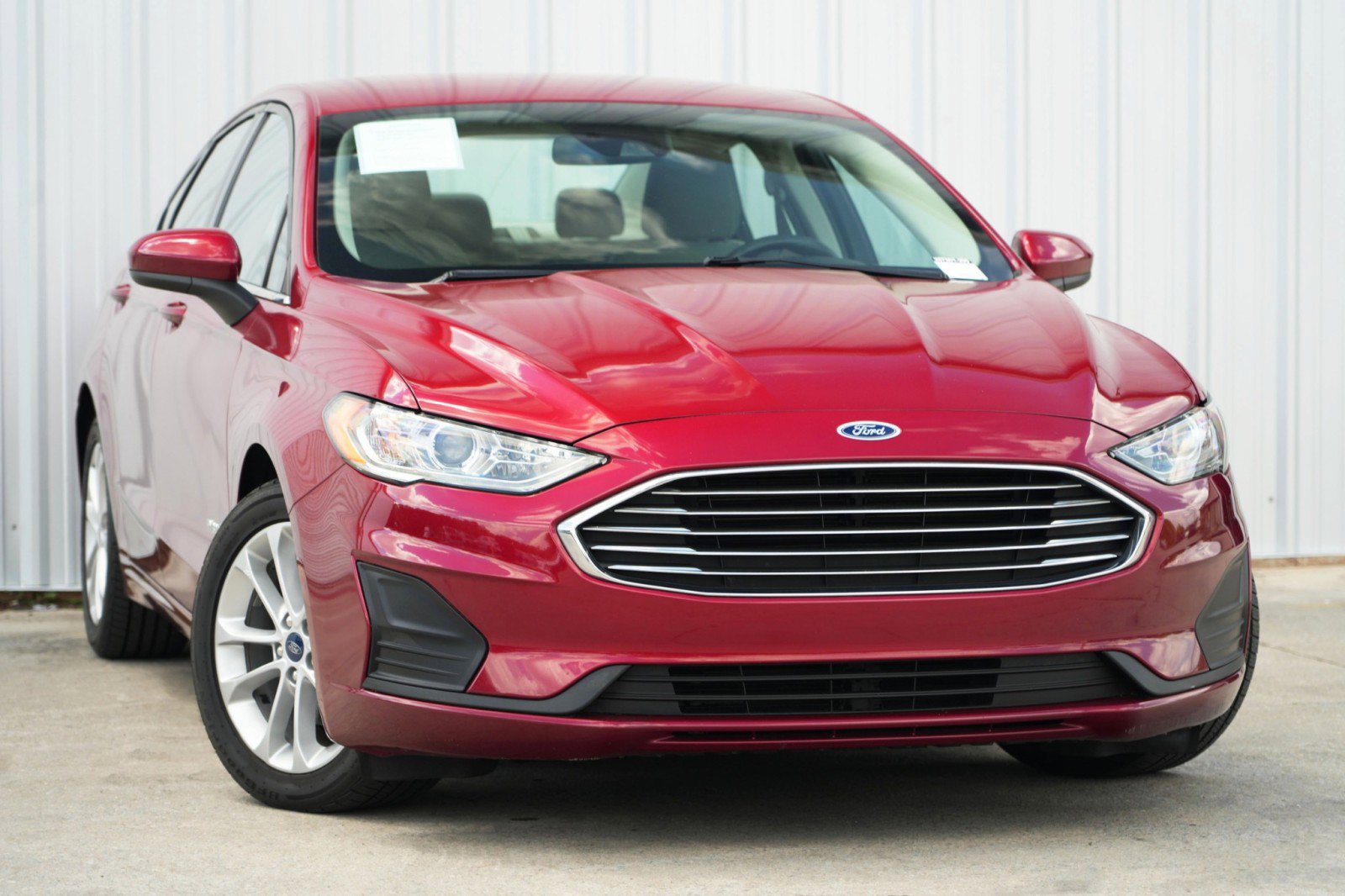 Used 2019 Ford Fusion SE image 2